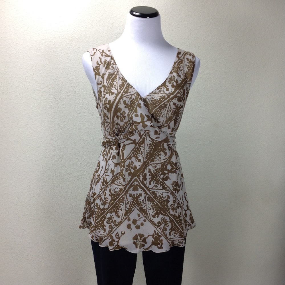 Violet & Claire Tan & CreM Sleeveless V-ne…